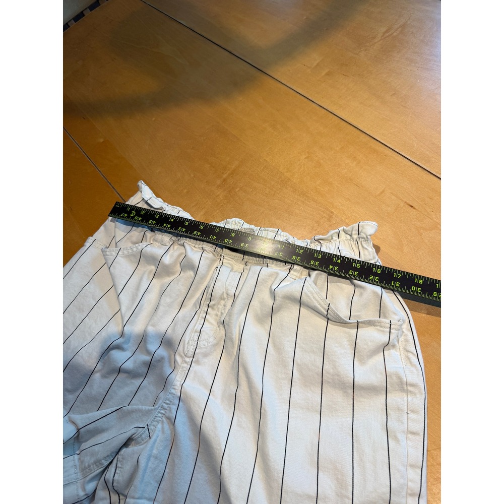 White Pinstripe High Waisted Paperbag Shorts with Elastic Waist and Pockets - Picture 5 of 9